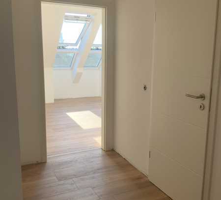 Komplett sanierte 3-Zimmer-DG-Wohnung mit Balkon am Waldrand Pansdorfs zum 1.8.2024 zu vermieten