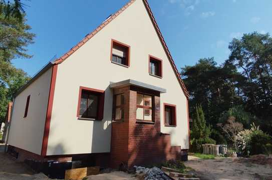 Für Naturliebhaber: Sanierte Dachgeschosswohnung mit großem Garten, Nebengelass und 2 Stellplätzen