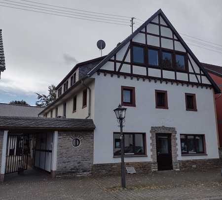 Büro-Praxis-Laden-Betrieb in zentraler Lage