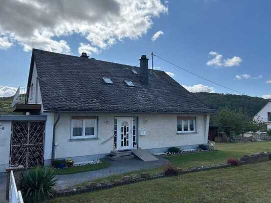 Freistehendes Einfamilienhaus Ortsrandlage mit traumhafter Aussicht
