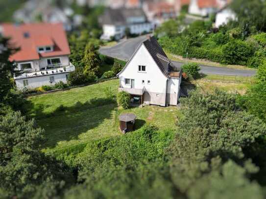 Freistehendes Einfamilienhaus mit atemberaubenden Ausblick und viel Potential!