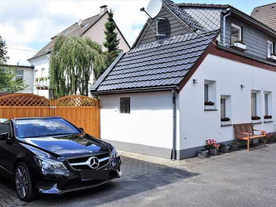 = H = GARTEN, TERRASSE, EINBAUKÜCHE! KLEINES FREISTEHENDES EINFAMILIENHAUS IN SOLINGEN-WALD! = H =