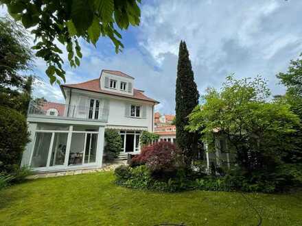Rarität in Ebensee: Renovierte 20er Jahre-Villa mit Garten, Terrassen, Wintergarten, Sauna, ausgebau