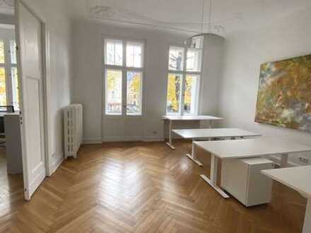 Renoviertes Büro im Stuck-Altbau in Berlin Westend - möbliert