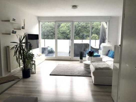 Gepflegte 4 ZKB Wohnung mit 24m2 Terrasse und Blick zum Wald.