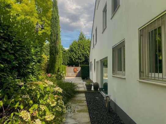 Traumhafte Villa mit eindrucksvollem Garten und viel Raum zum Leben