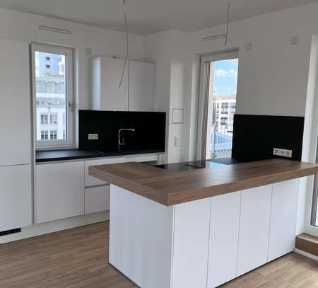 Exklusive Maisonette-Wohnung mit 3 Dachterassen, EBK & Skylineblick von privat