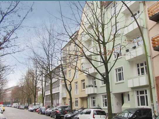 2 Zimmer Altbau Wohnung mit 2 Balkonen in Ottensen