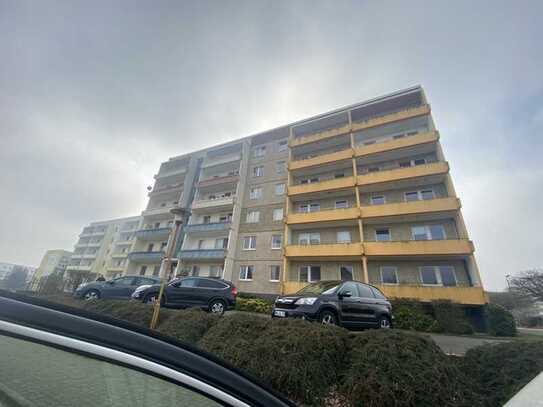 anständige 2 Zimmerwohnung, frisch renoviert