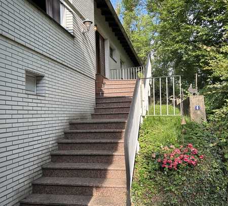 HA-Kratzkopf! Großer Bungalow in grüner Hanglage!