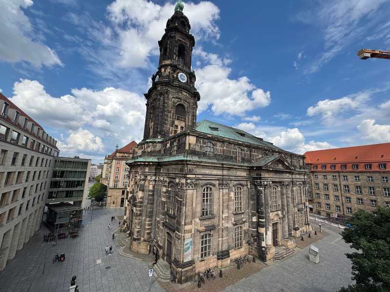 Frei ab 01.05. - Hochwertige 2-Zi.-Whg. in bester Lage - 1.OG - EBK & Balkon