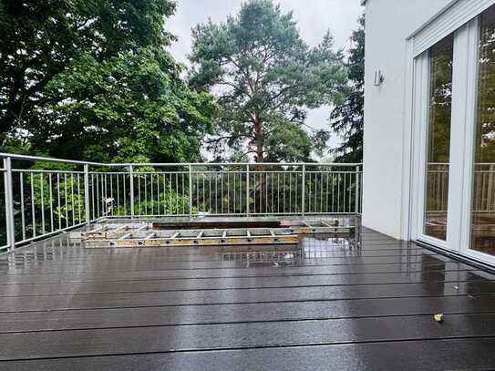 Stillvolle Dachgeschosswohnung im Erstbezug mit Terrasse und Einbauküche