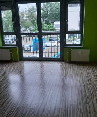 Freundliche und modernisierte 2-Zimmer-Wohnung mit EBK in Fürth
