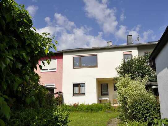 Preisreduzierung!
Großes Reihenmittelhaus mit Garage in bevorzugter Lage