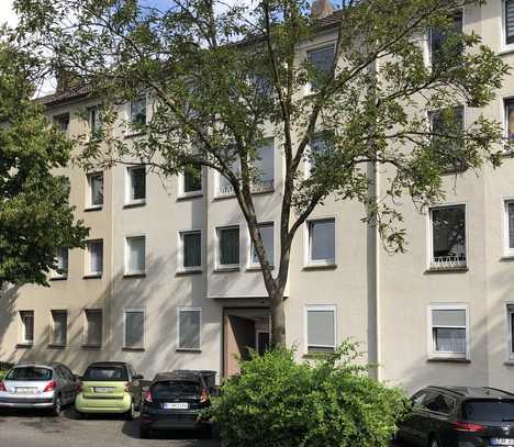 2,5-Zimmer-Wohnung mit Balkon in gepflegtem Haus.