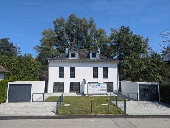 Neubau: Moderne Haushälfte mit 5 Zimmern, Garten und Terrasse