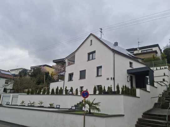 Geschmackvolle 3-Raum-Maisonette-Wohnung mit geh. Innenausstattung mit Balkon und EBK in Heilbronn