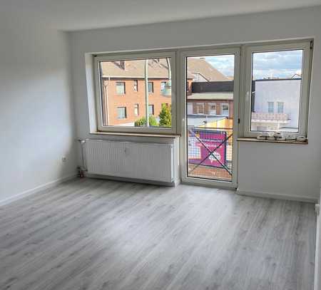 Renovierte 3 Zimmer Wohnung mit neuer Einbauküche