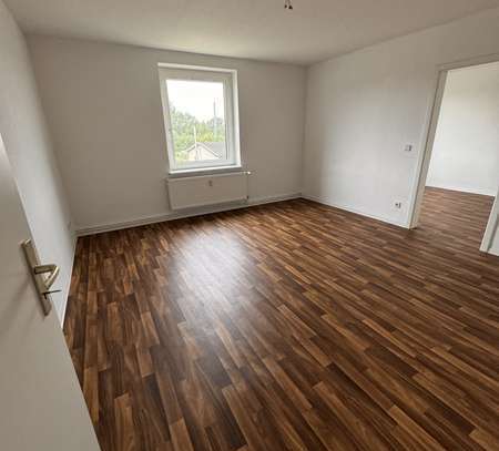 Erstbezug nach Sanierung! 4-Zimmer-Wohnung, Tageslichtbad mit Handtuchheizung, Keller und Stellplatz