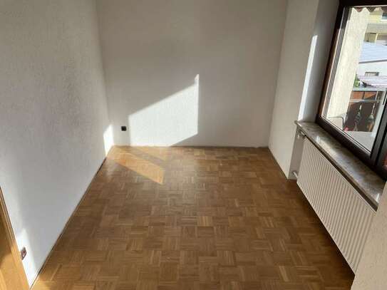 Sanierte 3-Raum-Wohnung mit Balkon in Olching Ortsteil Geiselbullach