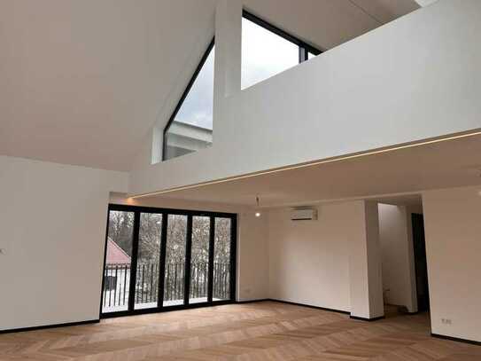 Exklusive Design Dachgeschosswohnung in hochklassiger Lage Nymphenburgs