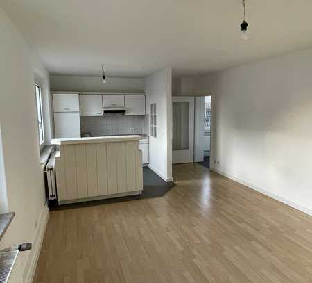 Schöne 2 Zimmer Wohnung mit offener Wohnküche