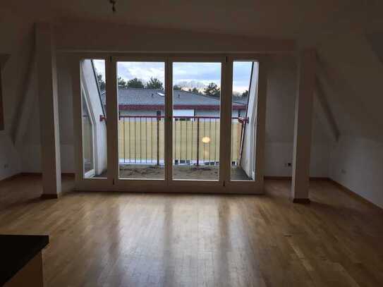 1-Zimmer-Apartment, Dachgeschoss, mit Balkon und EBK