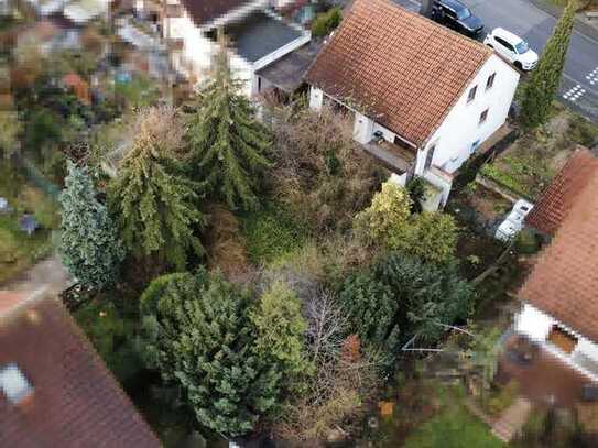 Sanierungsbedürftiges Einfamilienhaus mit großem Gartengrundstück