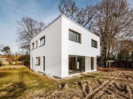 Stattliche Ausbau-Villa mit Keller vor den Toren Berlins