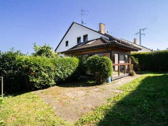 Charmante bezugsfreie Doppelhaushälfte mit Einliegerwohnung, Garten und Garage