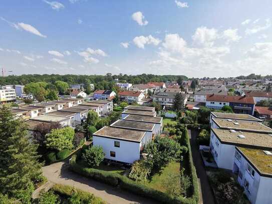 Hoch hinaus und sofort einziehen! 
Große 2 Zi.Wohnung mit zwei Balkonen in Bietigheim