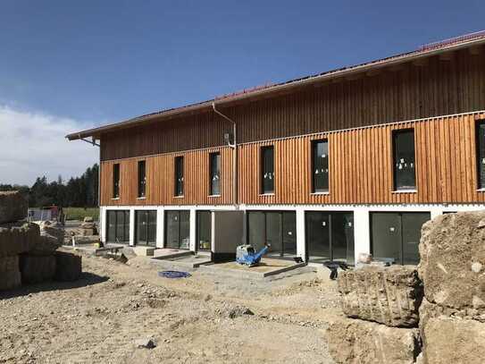 Exklusiver Neubau in Amerang. Reihenmittelhaus über drei Etagen mit Top-Ausstattung!