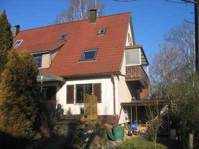 Charmante, gut ausgestattete Doppelhaushälfte mit Balkon, Terrasse und großem Garten