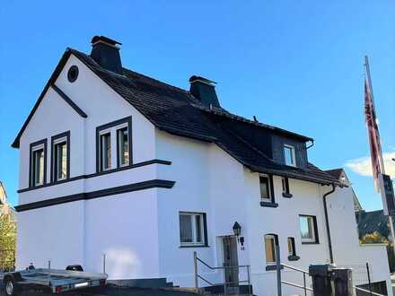 Gepflegtes Zweifamilienhaus mit Sonnenterrassen in toller Lage von Arnsberg