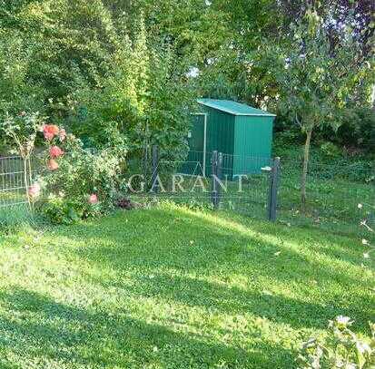 In ruhiger Lage und mit hübschem Garten!