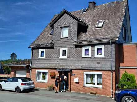 Ansprechendes 8-Zimmer-Haus zum Kauf in Brachthausen