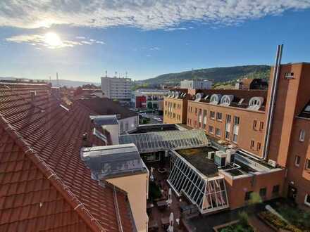 Im Zentrum von S-Ost – ENERGETISCH SANIERTE 2,5-Zimmer Altbauwohnung im 10 Familienhaus