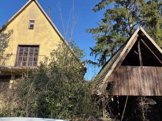 Einfamilienhaus in Top Lage im Dornröschchenschlaf