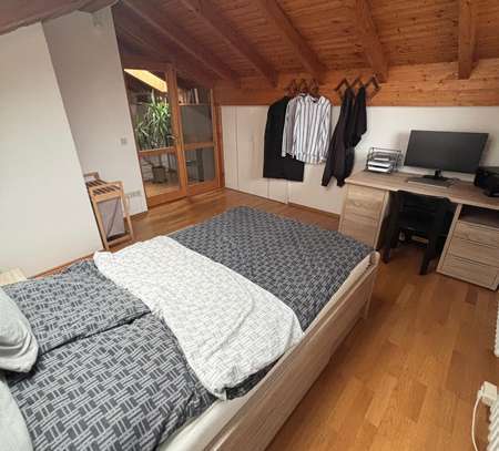 Neu möbiliertes WG-Zimmer in einer 3er WG-Lochham, Maisonette