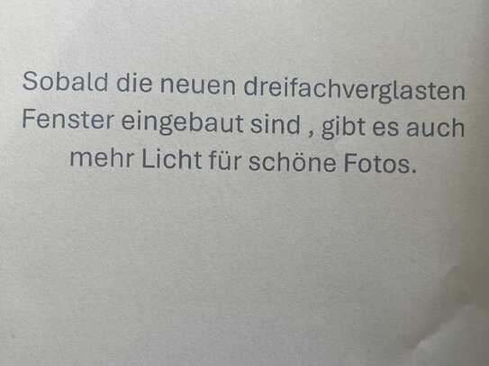 liebevoll renovierte 2-Raum-Dachgeschosswohnung mit Balkon