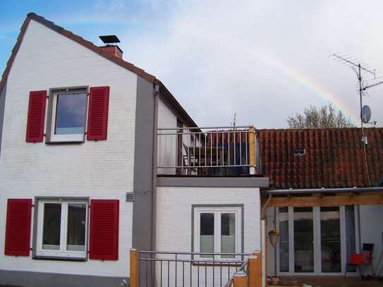 Sanierte 3-Zimmer-Maisonette-Wohnung mit Dachterrasse und Einbauküche in Plön (Seeblick)