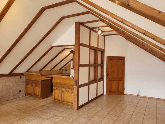 Schöne 3-Zimmer-Dachgeschosswohnung mit Balkon und Einbauküche in Zülpich-Ülpenich