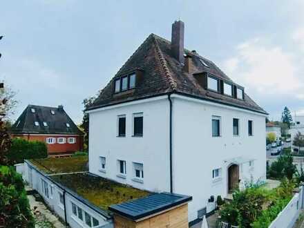 Seltene Gelegenheit! Verkauf einer 5-Zi-Wohnung mit Loggia und Gartenanteil in Nürnberg-Erlenstegen.