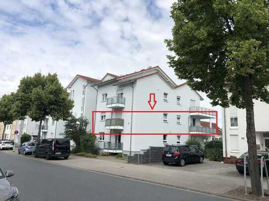 Gepflegte 3-Zimmer Wohnung mit 2 Balkonen TG Stellplatz Einbauküche in Flörsheim am Main