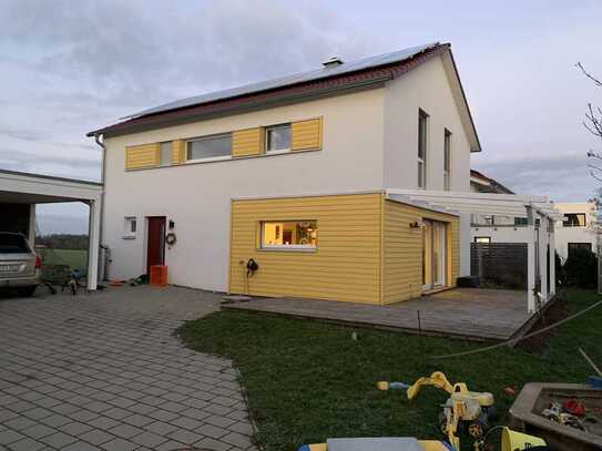 Neuwertiges Wohnhaus in Balingen mit Garten, Küche, PV & Wärmepumpe