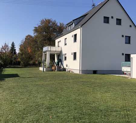 Attraktive und sanierte 3,5-Raum-Hochparterre-Wohnung mit Balkon in Pfaffenhofen