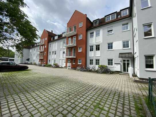 großräumige 2-Zimmer Wohnung mit sonnigen Balkon