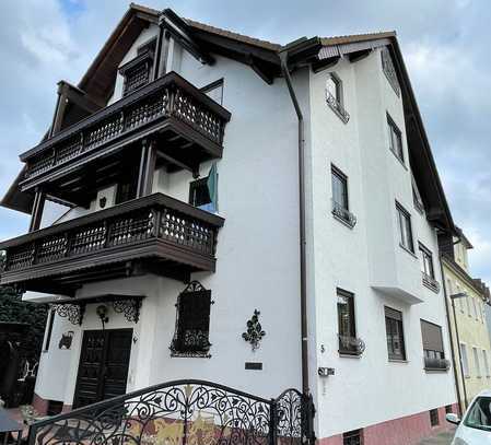 Stilvolle 4-Zimmer-Wohnung mit Balkon und EBK in Offenbach am Main