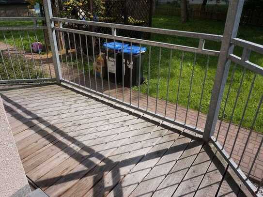 Uninah ! Alles zum Innenhof !!! Balkon - Laminat - Bad mit Dusche
