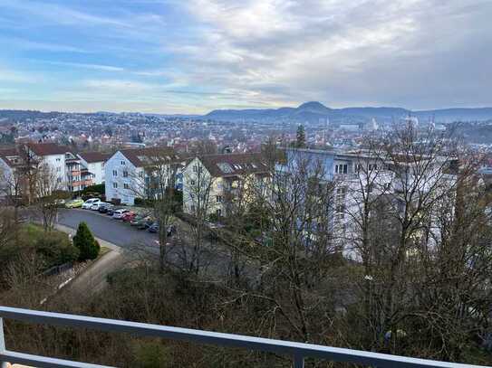 Renovierte 2-Raum-Wohnung mit gehobener Ausstattung mit Balkon und EBK, TG Parkplatz